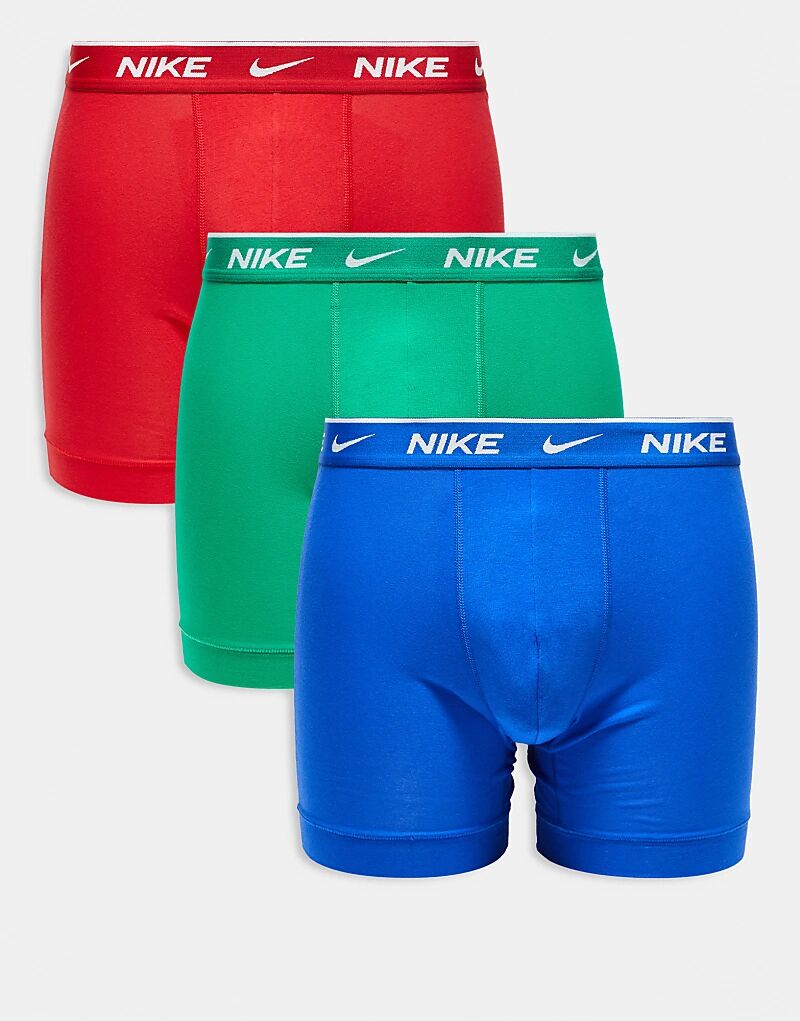 Комплект из 3 пар трусов-боксеров Nike Everyday Cotton Stretch зеленого/синего/красного цветов
Комплект из 3 пар трусов-боксеров Nike Everyday Cotton Stretch зеленого/синего/красного цветов