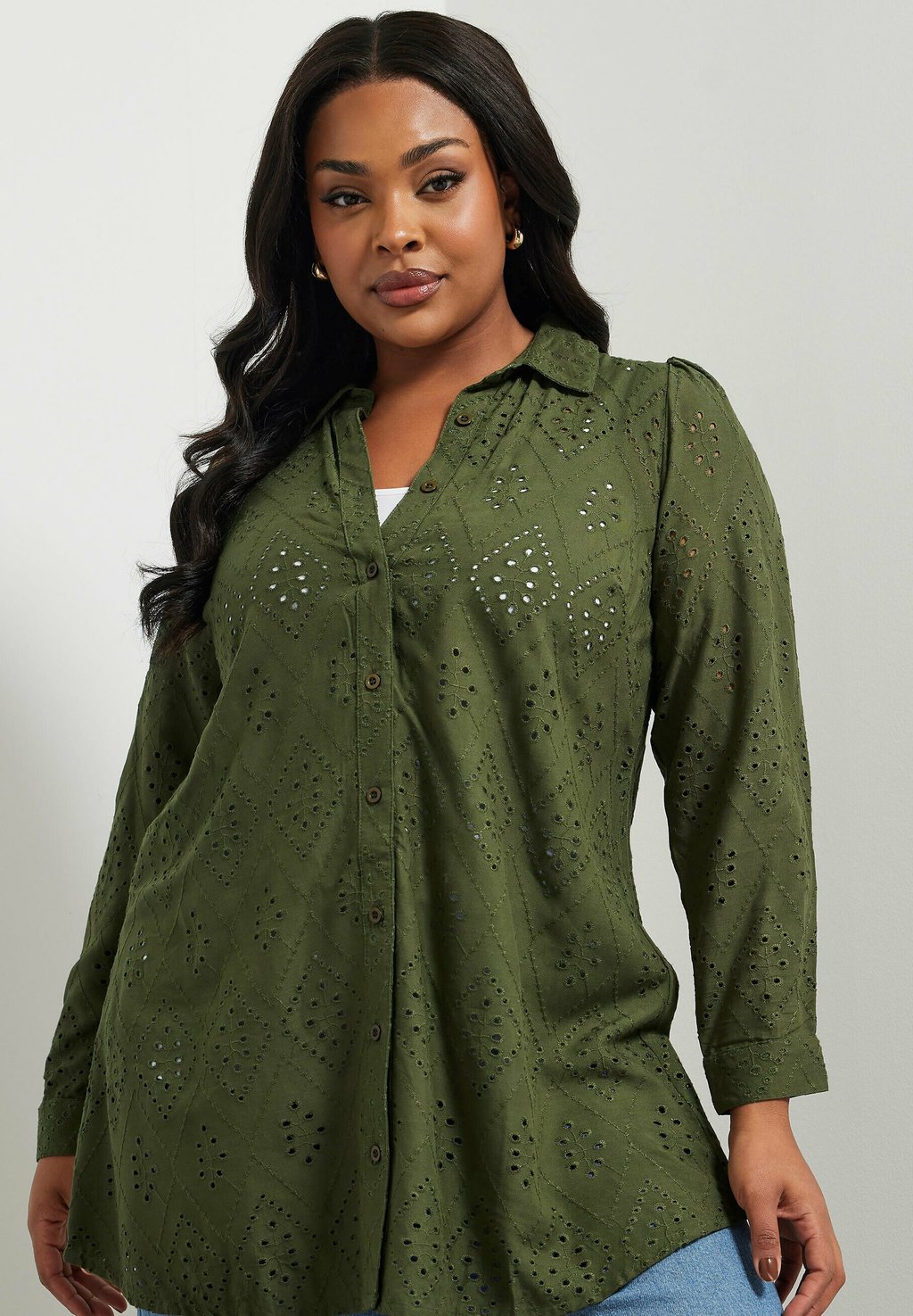 Блузка на пуговицах BRODERIE ANGLAISE Yours Clothing, хаки
Блузка на пуговицах BRODERIE ANGLAISE Yours Clothing, хаки