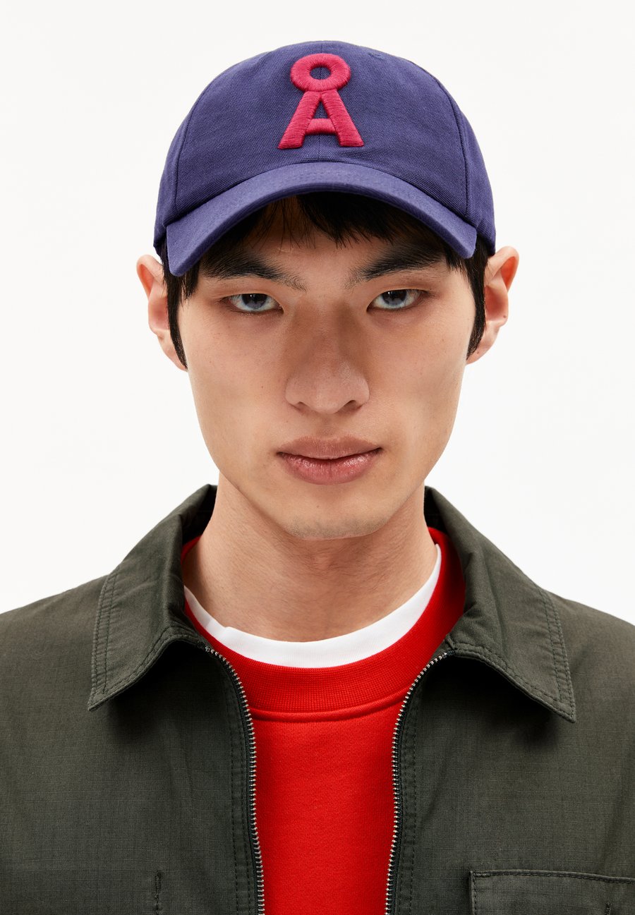 Бейсболка ARMEDANGELS YENAAS LOGAA, Tinted Navy Scarlet Red/Dark Blue
Бейсболка ARMEDANGELS YENAAS LOGAA, Tinted Navy Scarlet Red/Dark Blue