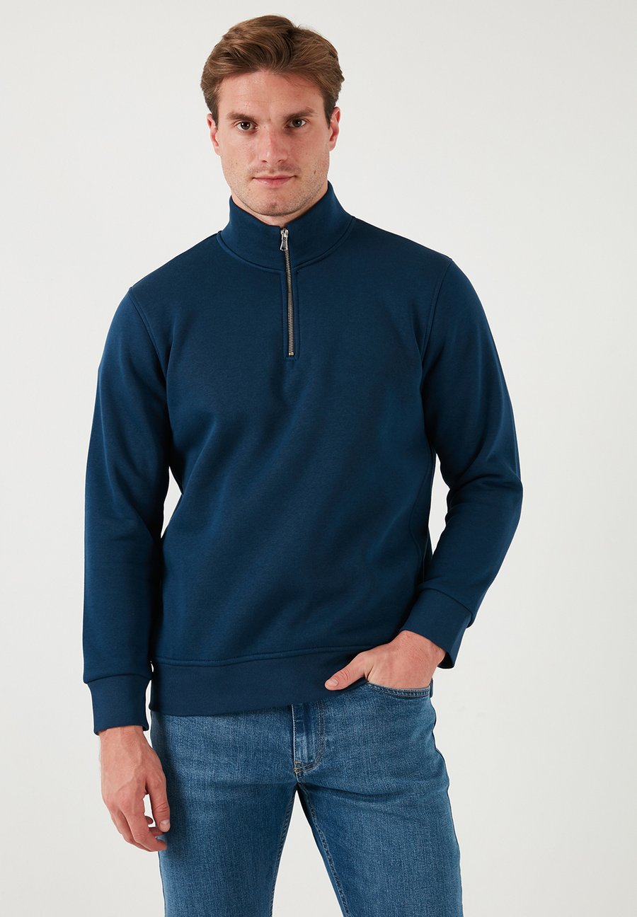 Толстовка Buratti REGULAR FIT, Indigo/Royal Blue
Толстовка Buratti REGULAR FIT, Indigo/Royal Blue