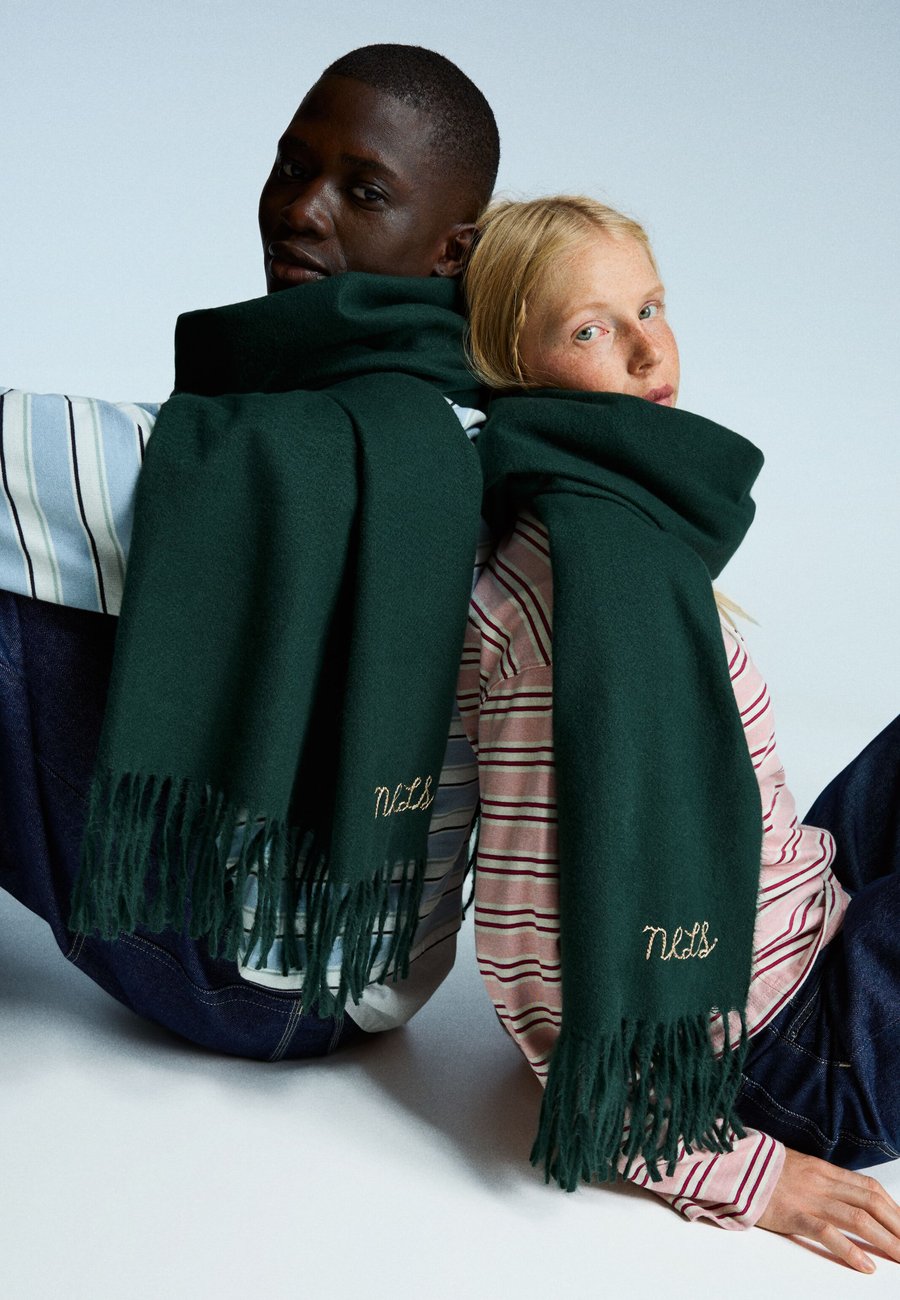 Шарф Bershka Scarf, Dark Green
Шарф Bershka Scarf, Dark Green