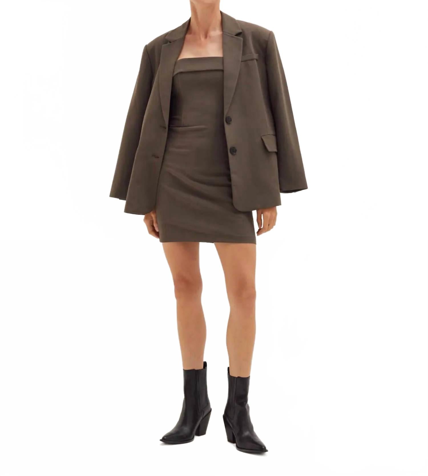 CRESCENT Блейзер Gia Oversized Single-Beaster In Brown Grey (оверсайз, однобортный, коричнево-серый)
CRESCENT Блейзер Gia Oversized Single-Beaster In Brown Grey (оверсайз, однобортный, коричнево-серый)