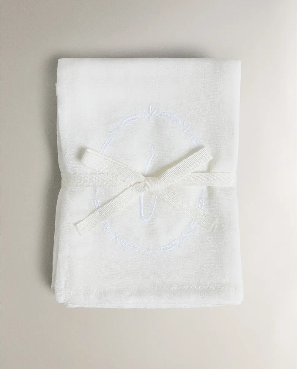 Упаковка детских муслиновых полотенец с вышитой буквой (2 шт.) Zara Home, Letter I
Упаковка детских муслиновых полотенец с вышитой буквой (2 шт.) Zara Home, Letter I