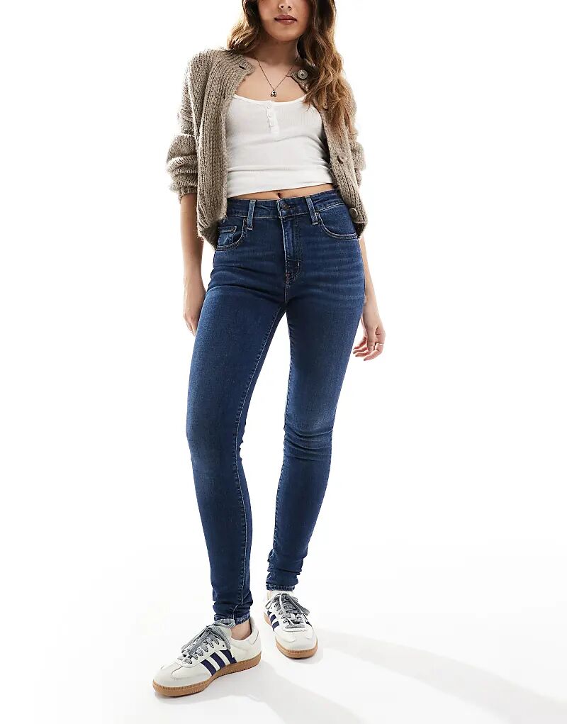 Джинсы-скинни Levi's 721 с высокой посадкой, средней степени стирки
Джинсы-скинни Levi's 721 с высокой посадкой, средней степени стирки