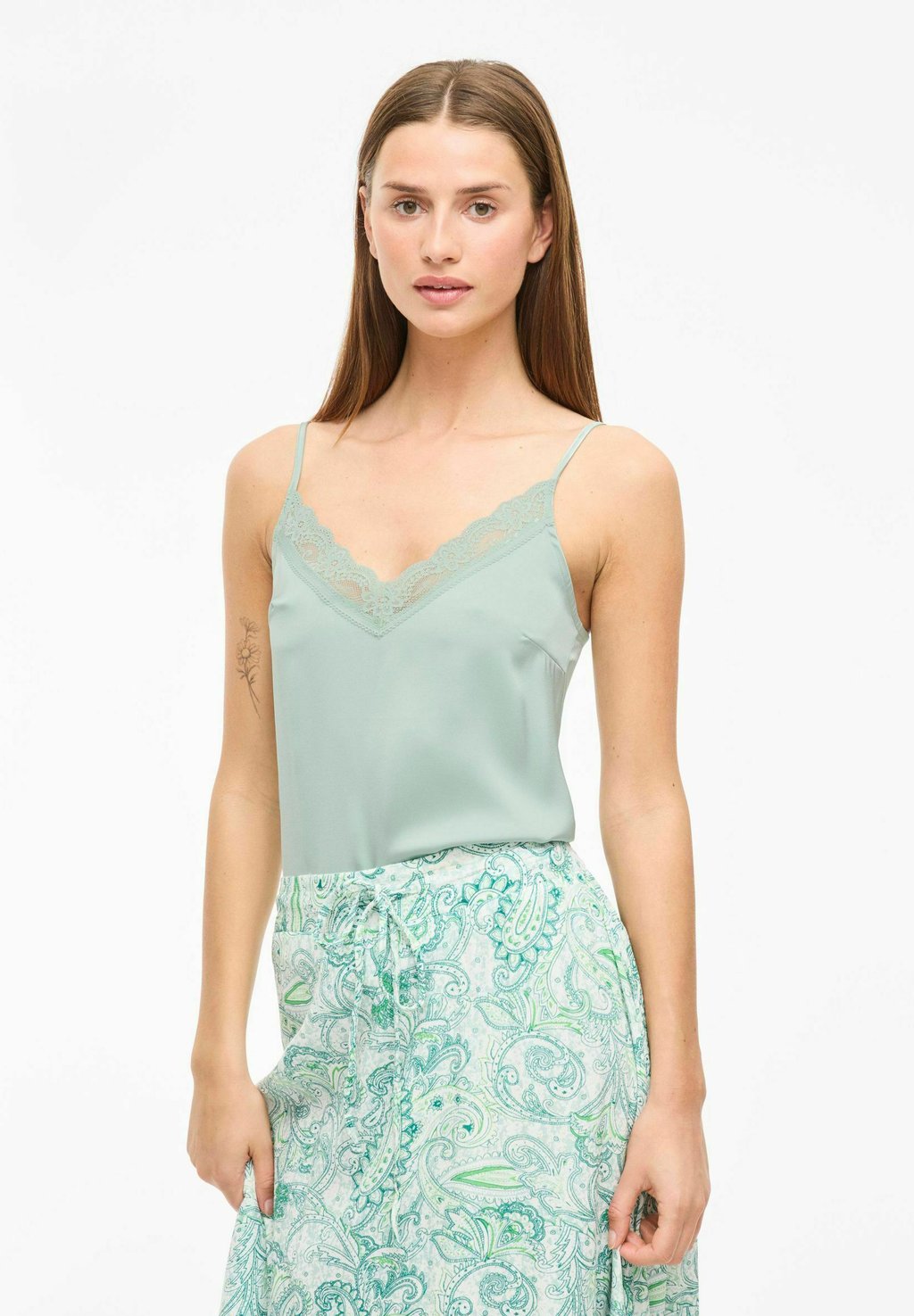 Топ TRÄGER VILA, цвет Green Milieu 
Топ TRÄGER VILA, цвет Green Milieu