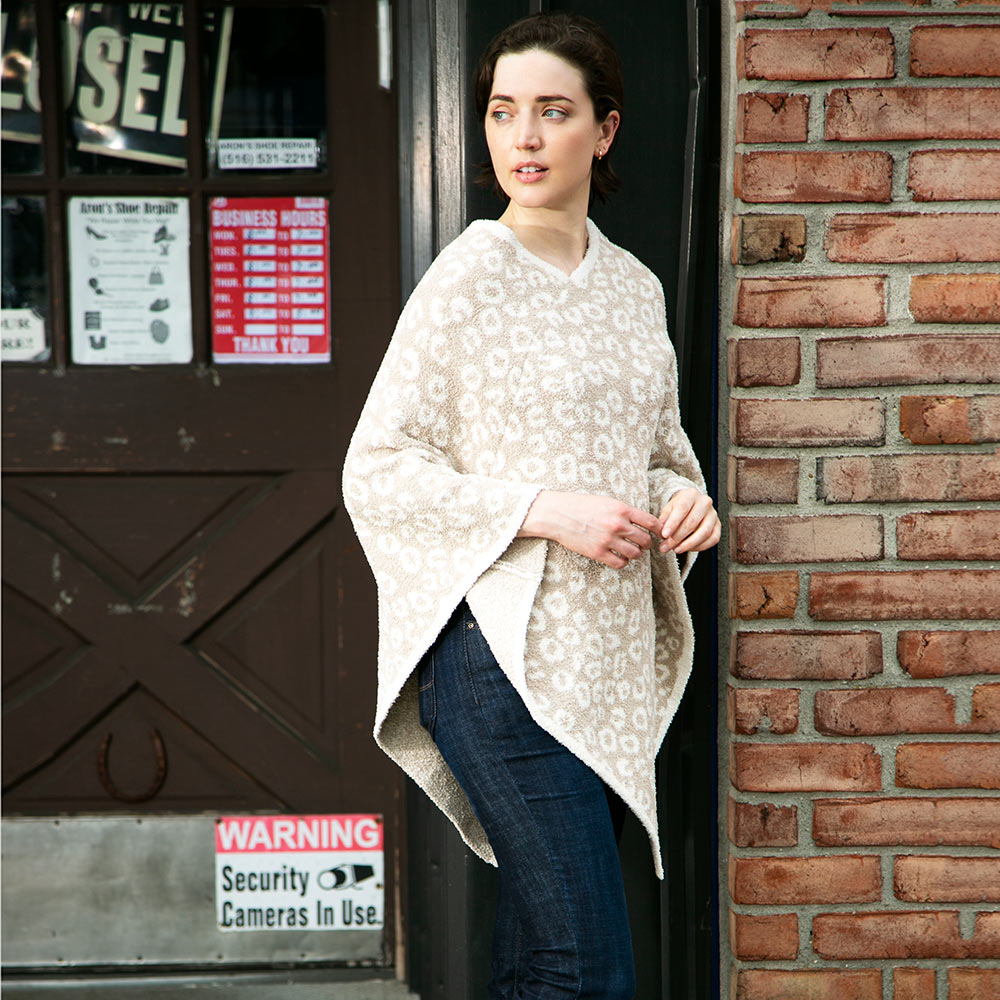 Леопардовый мини пончо TRUEDAMES
Леопардовый мини пончо TRUEDAMES