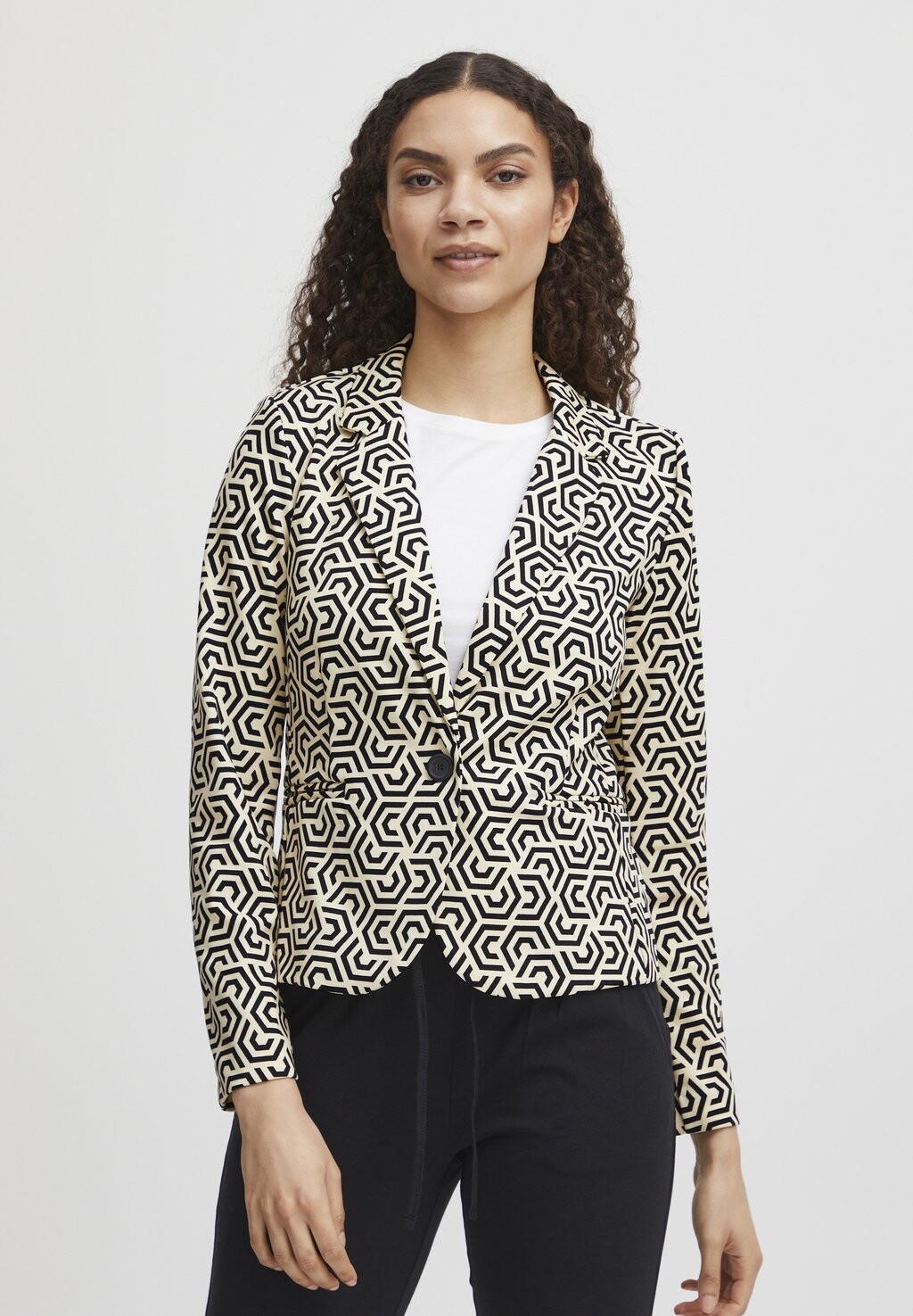 Блейзер b.young
Блейзер b.young