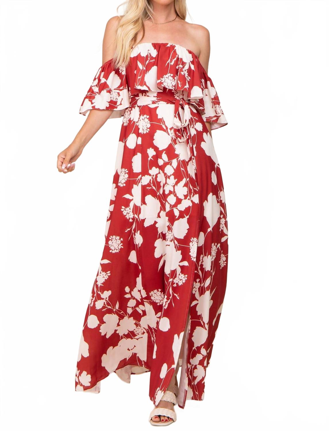 Красное макси-платье с открытыми плечами и разрезом сбоку SOIEBLU
Красное макси-платье с открытыми плечами и разрезом сбоку SOIEBLU