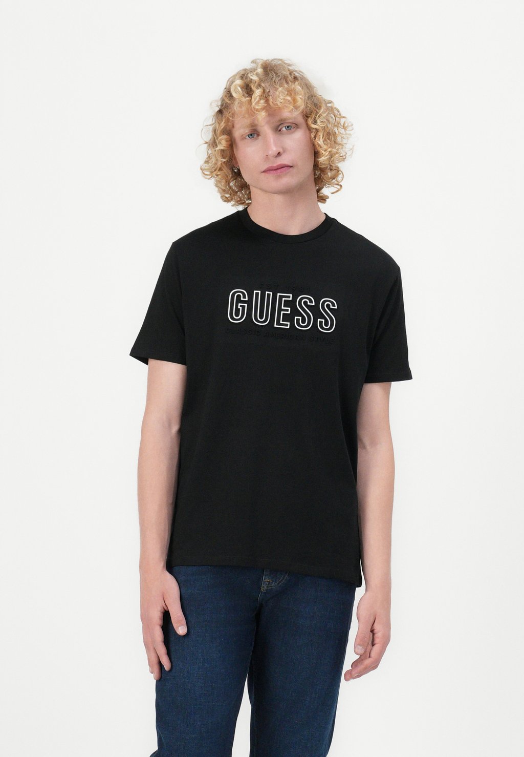 Футболка с принтом EMBOSSED LOGO TEE Guess, черный 
Футболка с принтом EMBOSSED LOGO TEE Guess, черный