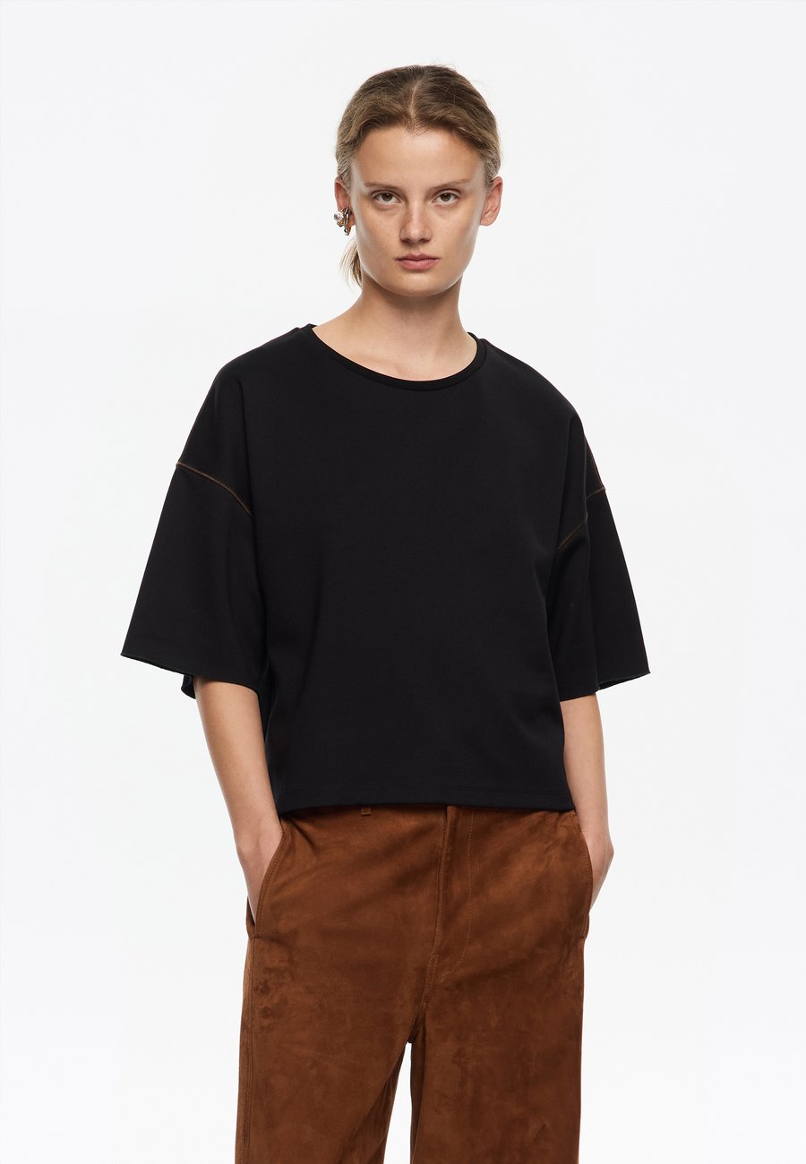 Футболка Bimba Y Lola PUNTO ROMA PESPUNTES, Black
Футболка Bimba Y Lola PUNTO ROMA PESPUNTES, Black