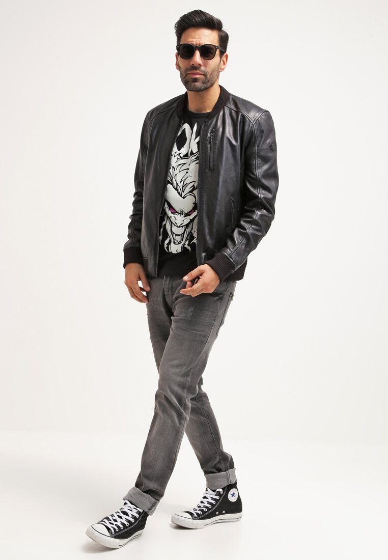 Футболка с принтом BATMAN JOKER ACES LOGOSHIRT, черный
Футболка с принтом BATMAN JOKER ACES LOGOSHIRT, черный