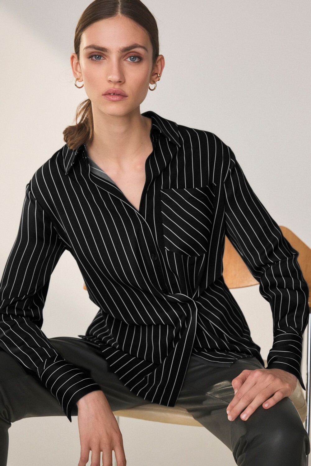 Асимметричная рубашка в полоску Next, черный
Асимметричная рубашка в полоску Next, черный