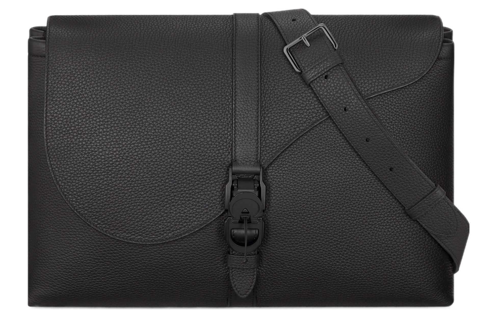 DIOR Сумка через плечо мужская black из зернистой телячьей кожи овальной формы
DIOR Сумка через плечо мужская black из зернистой телячьей кожи овальной формы