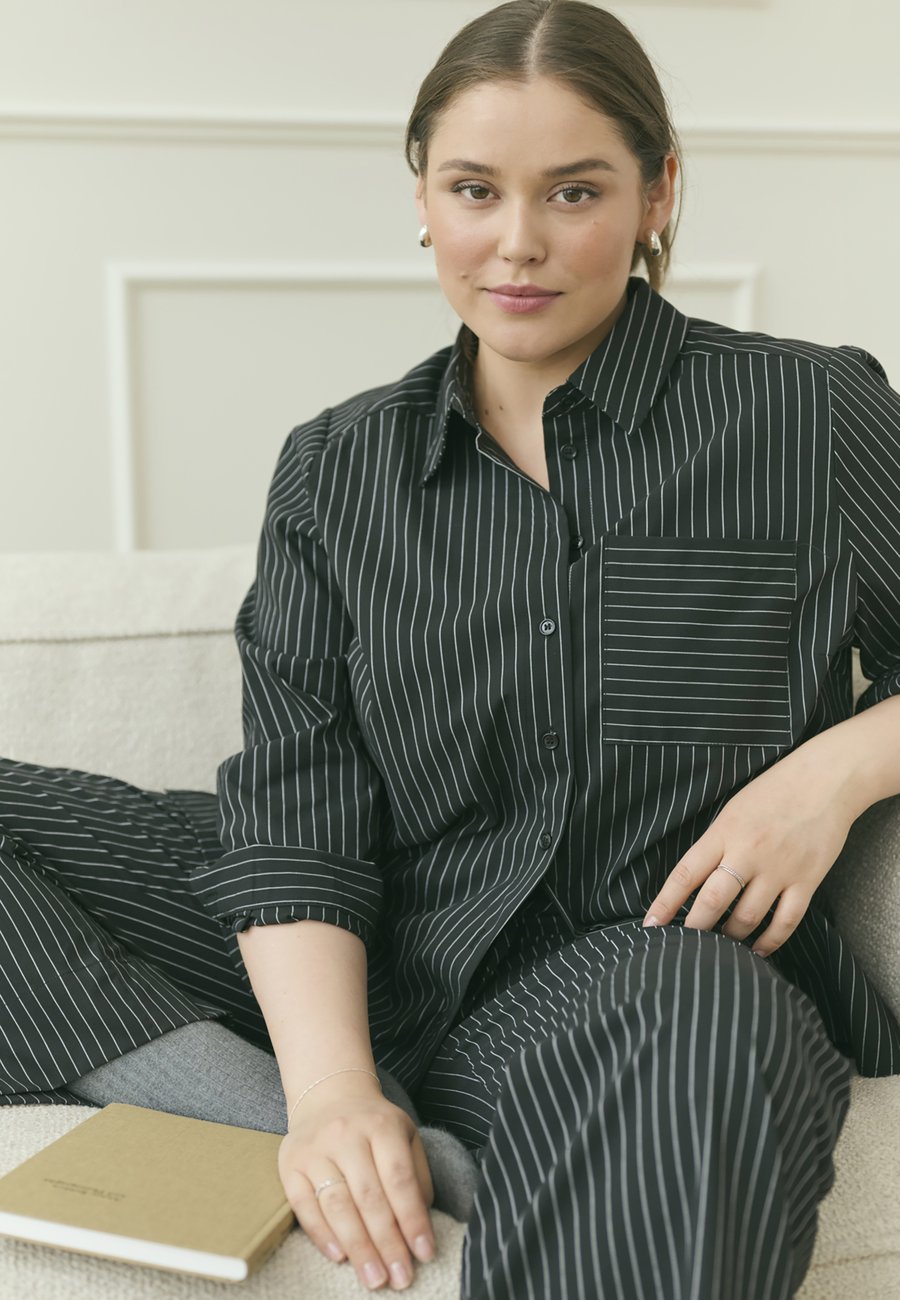 Блуза Kaffe Curve ELOANA, Black Chalk Pinstripe/Black
Блуза Kaffe Curve ELOANA, Black Chalk Pinstripe/Black