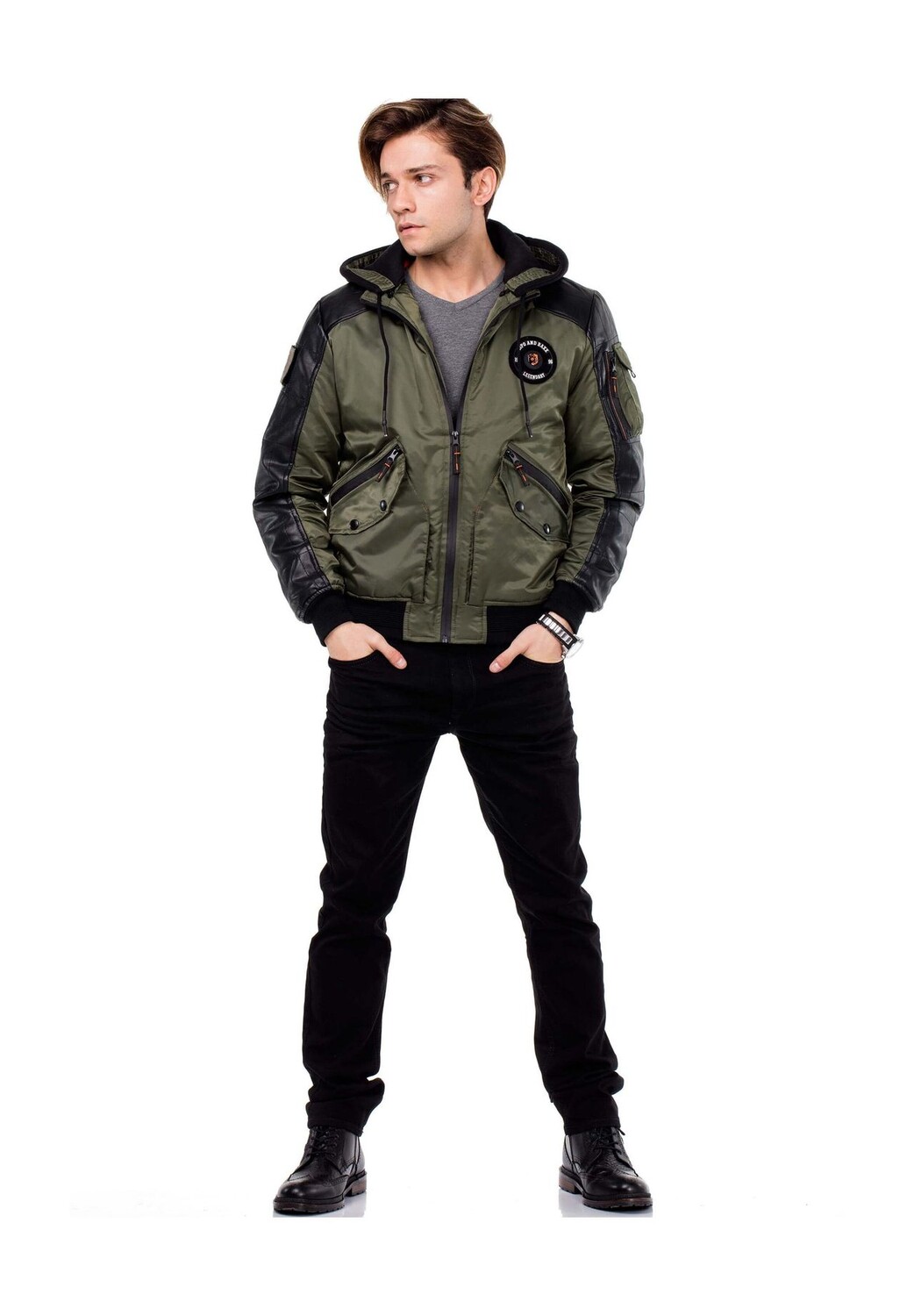 Бомбер с карманами на рукавах CIPO & BAXX, хаки
Бомбер с карманами на рукавах CIPO & BAXX, хаки