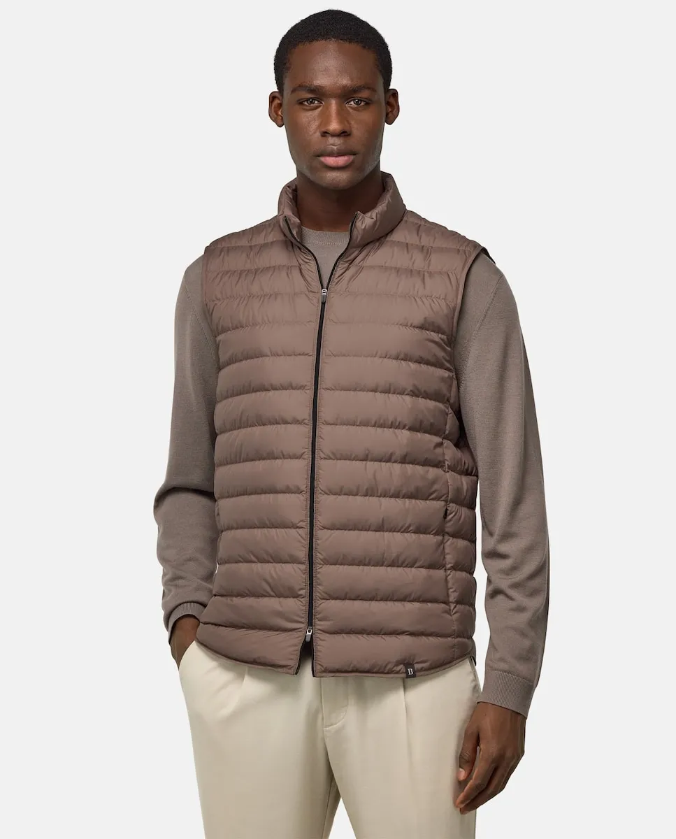 Мужской пуховый жилет с высоким воротником Boggi Milano, цвет Topo
Мужской пуховый жилет с высоким воротником Boggi Milano, цвет Topo