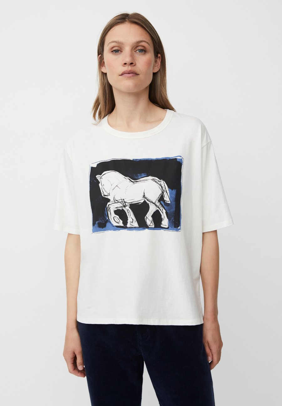 Футболка Masai MaDoreann, Jet Stream/White
Футболка Masai MaDoreann, Jet Stream/White