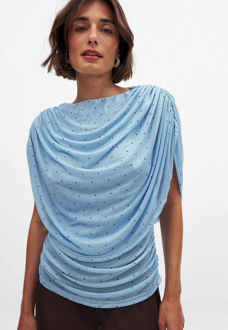 Футболка NA-KD DRAPED CAPE, Dot Comb/Light Blue, Синий, Футболка NA-KD DRAPED CAPE, Dot Comb/Light Blue
Футболка NA-KD DRAPED CAPE, Dot Comb/Light Blue, Синий, Футболка NA-KD DRAPED CAPE, Dot Comb/Light Blue