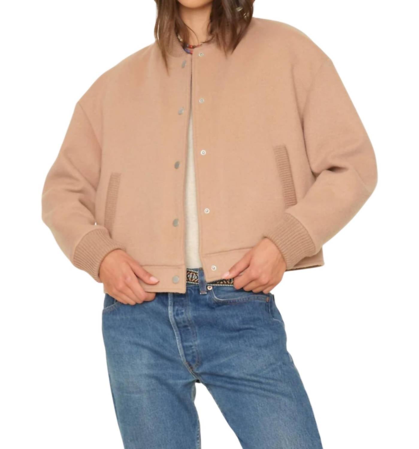 Теплая куртка с косичками цвета верблюжьей шерсти XIRENA, коричневый
Теплая куртка с косичками цвета верблюжьей шерсти XIRENA, коричневый