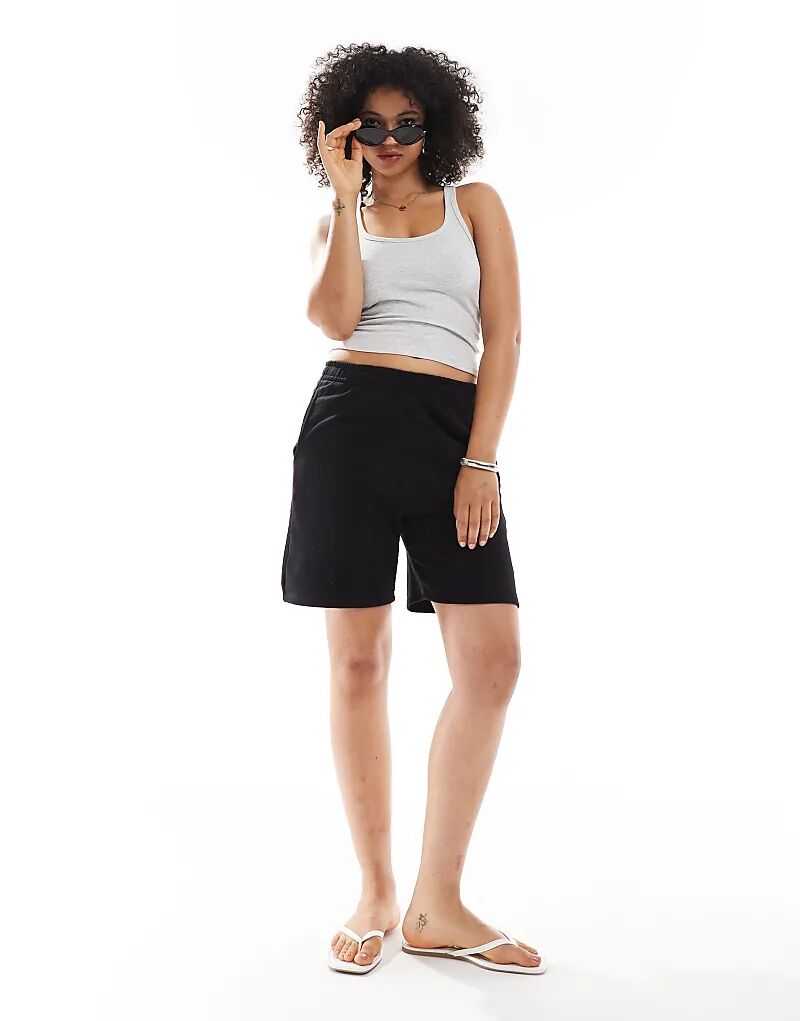 Плюшевые шорты-бермуды Bershka с вышивкой черного цвета
Плюшевые шорты-бермуды Bershka с вышивкой черного цвета