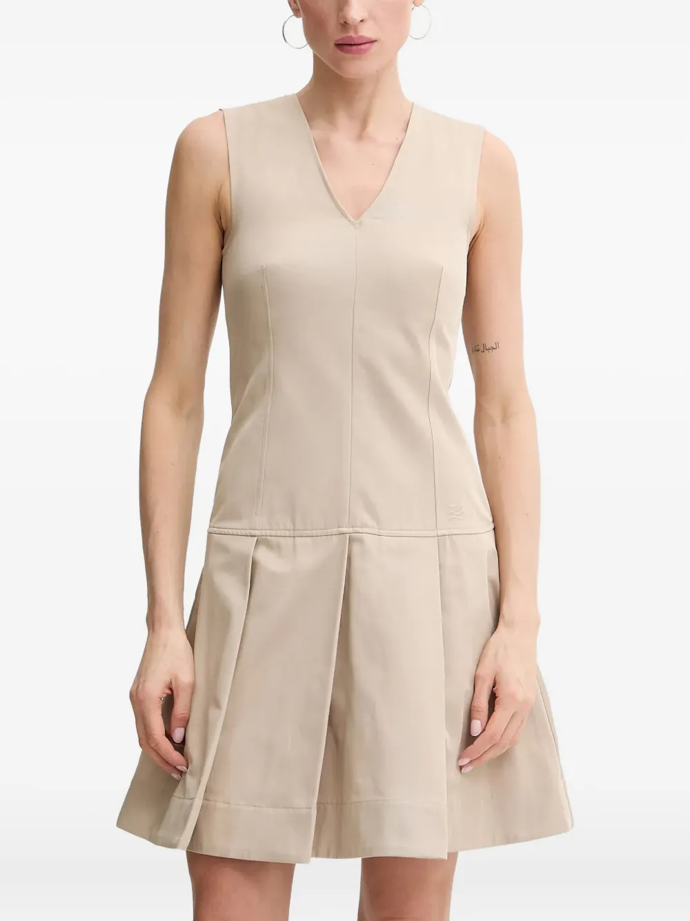 Мини-платье с V-образным вырезом и складками KARL LAGERFELD, нейтральный
Мини-платье с V-образным вырезом и складками KARL LAGERFELD, нейтральный