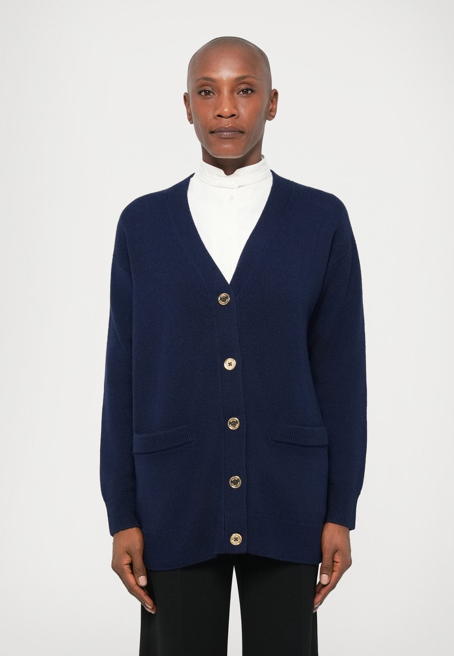 Кардиган MICHAEL Michael Kors EASY BOXY CARDI, Midnight Blue/Dark Blue
Кардиган MICHAEL Michael Kors EASY BOXY CARDI, Midnight Blue/Dark Blue