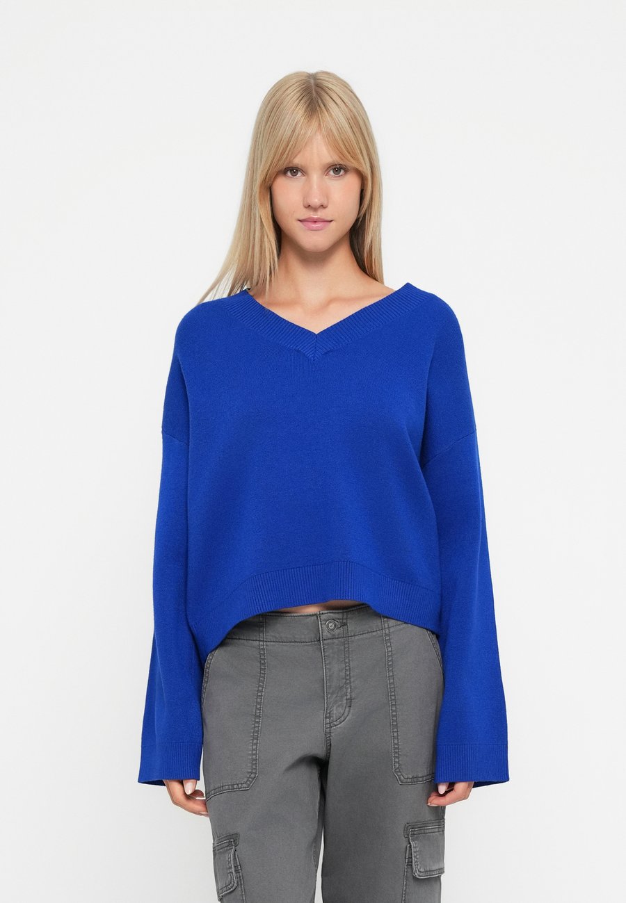 Джемпер Vero Moda VMGOLD ART V NECK , Surf The Web/Blue
Джемпер Vero Moda VMGOLD ART V NECK , Surf The Web/Blue
