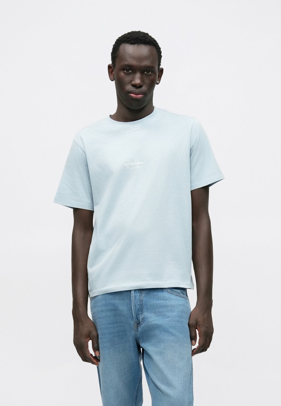 Футболка Jack & Jones JJESOHO TEE CREW NECK, Celestial Blue/Light Blue, Синий, Футболка Jack & Jones JJESOHO TEE CREW NECK, Celestial Blue/Light Blue
Футболка Jack & Jones JJESOHO TEE CREW NECK, Celestial Blue/Light Blue, Синий, Футболка Jack & Jones JJESOHO TEE CREW NECK, Celestial Blue/Light Blue