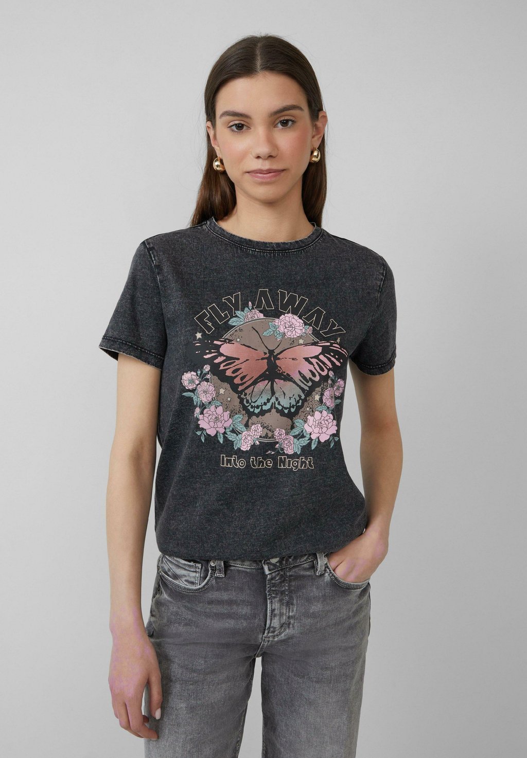 Футболка с принтом MIT FRONT IN GEWASCHENER OPTIK QS, темно-серый
Футболка с принтом MIT FRONT IN GEWASCHENER OPTIK QS, темно-серый