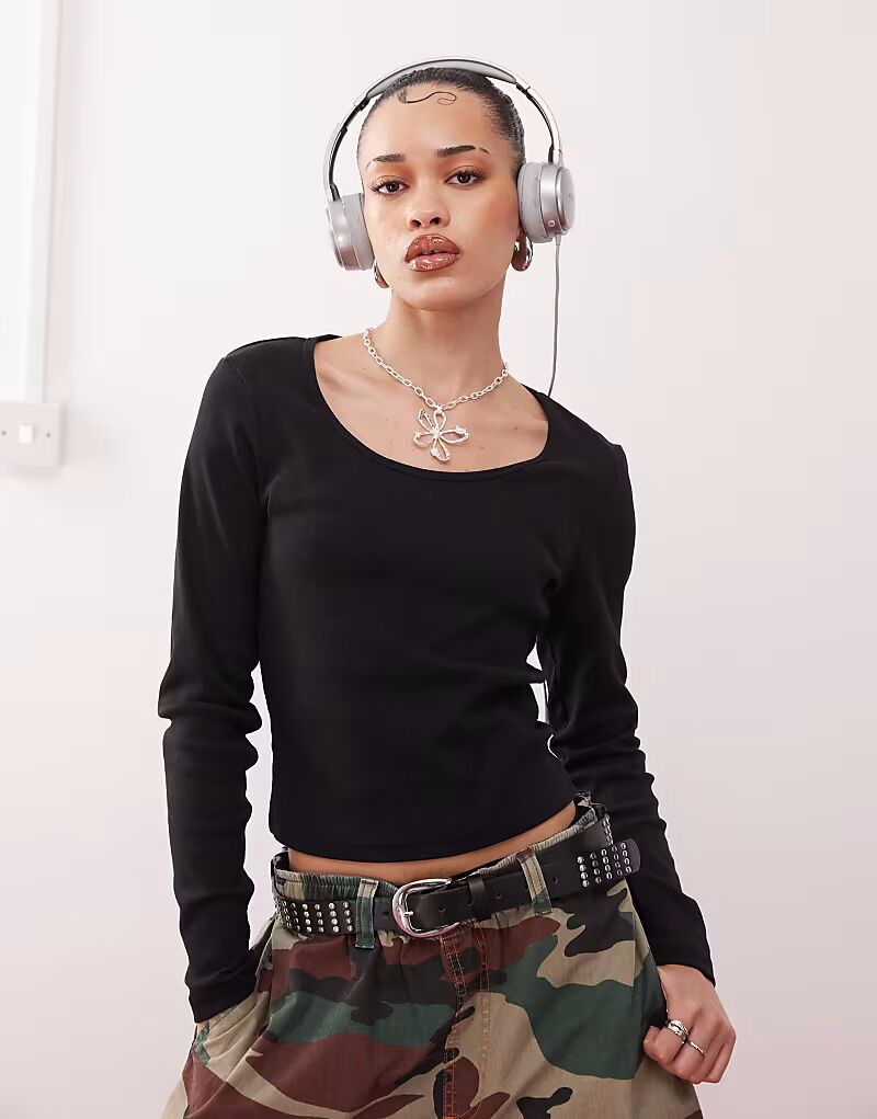 Топ COLLUSION с длинными рукавами и квадратным вырезом, черный
Топ COLLUSION с длинными рукавами и квадратным вырезом, черный