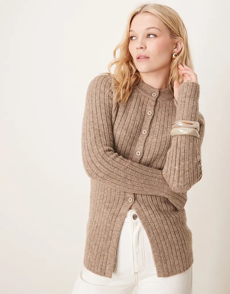 Удлиненный кардиган с круглым вырезом в рубчик цвета мокко ASOS DESIGN
Удлиненный кардиган с круглым вырезом в рубчик цвета мокко ASOS DESIGN