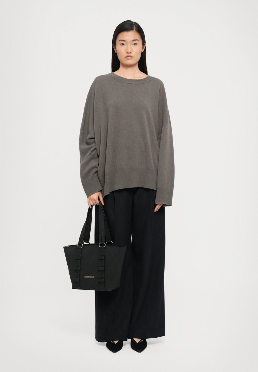 Сумка Love Moschino BUCKLED UP, Black
Сумка Love Moschino BUCKLED UP, Black