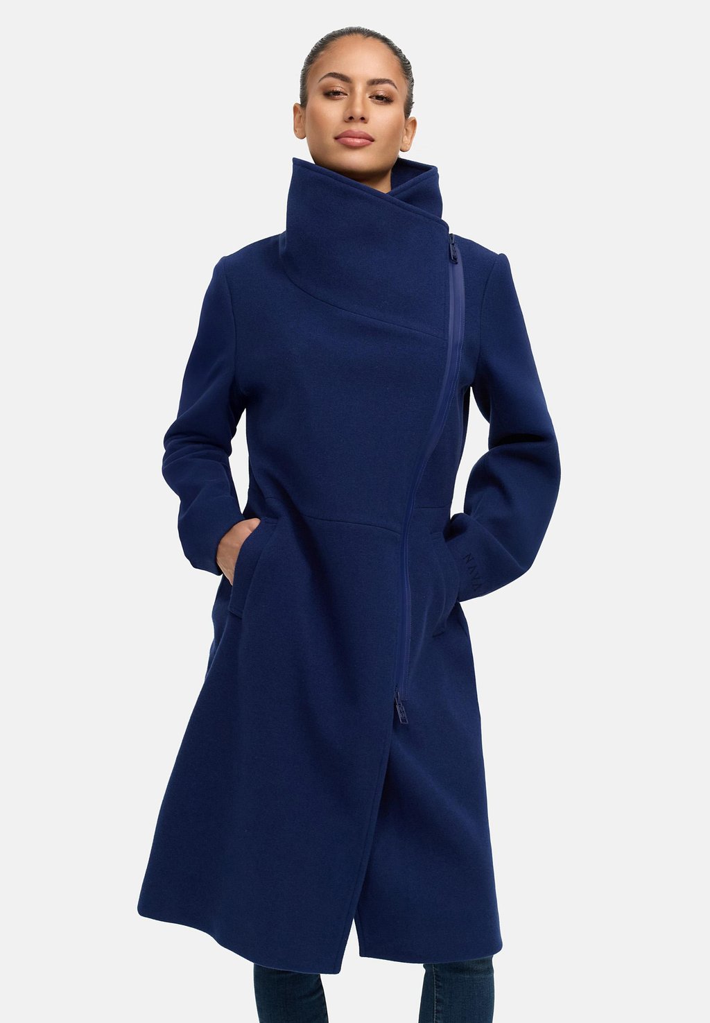 Классический пиджак SAMTROSE 14 Navahoo, темно-синий
Классический пиджак SAMTROSE 14 Navahoo, темно-синий