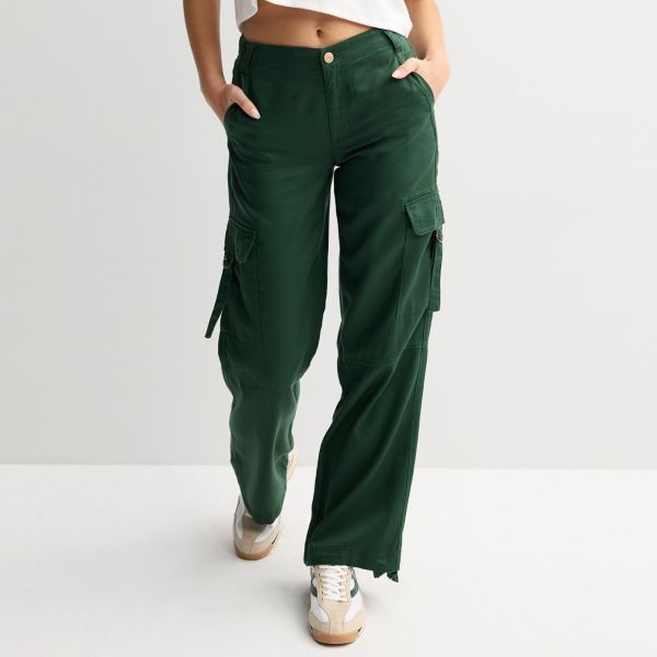 Широкие брюки-карго средней посадки для юниоров Project Indigo, цвет dark green
Широкие брюки-карго средней посадки для юниоров Project Indigo, цвет dark green