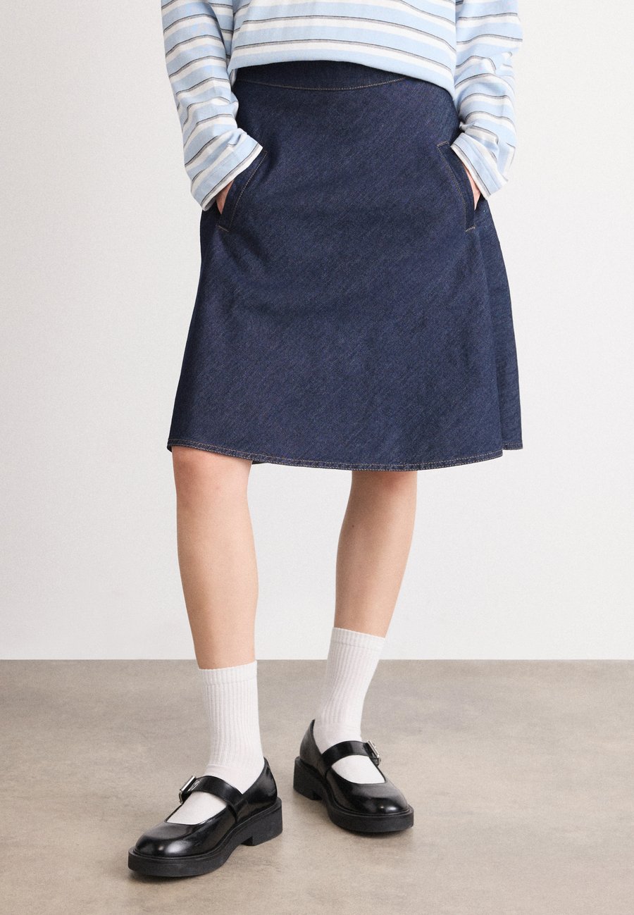 Юбка Mads Nørgaard COSY STELLY SKIRT, Dark Indigo/Dark Blue
Юбка Mads Nørgaard COSY STELLY SKIRT, Dark Indigo/Dark Blue