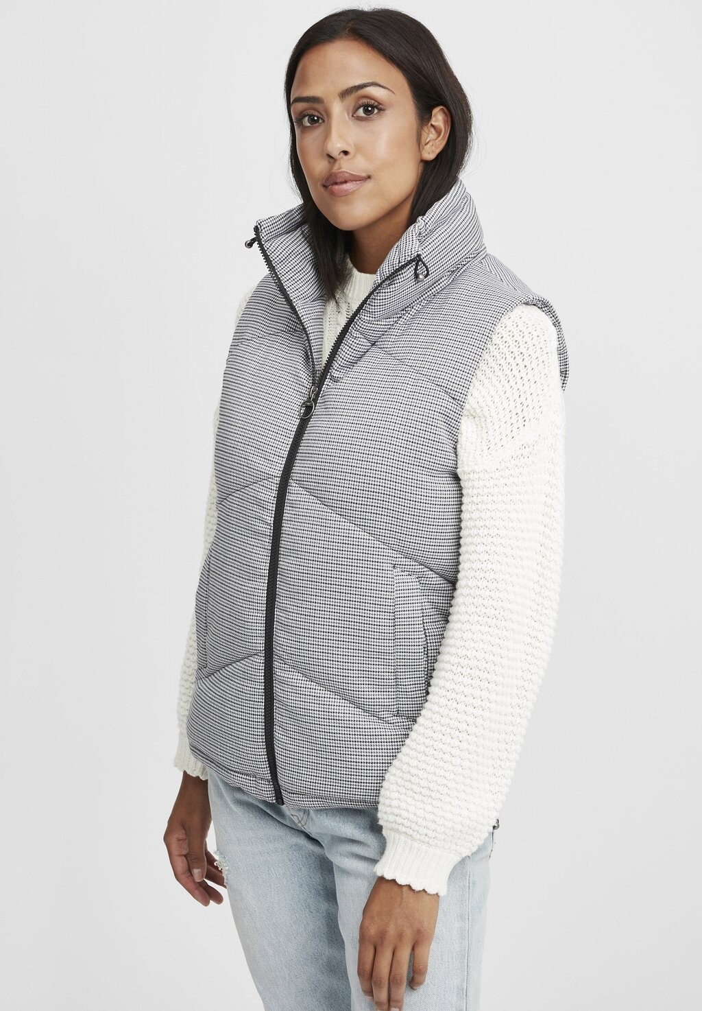 Жилет Oxmo, черный
Жилет Oxmo, черный