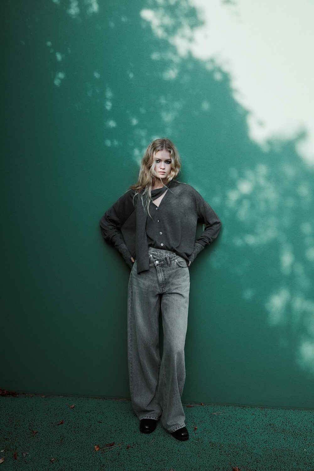 Широкие джинсы trf с высокой талией и перекрещивающимся поясом ZARA, серый
Широкие джинсы trf с высокой талией и перекрещивающимся поясом ZARA, серый