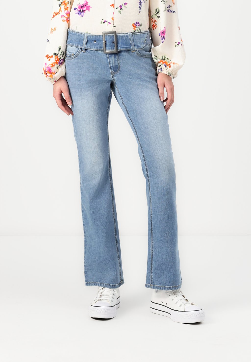 Джинсы Bootcut ONLLIBERTY LOW WAIST BELT ONLY, деним
Джинсы Bootcut ONLLIBERTY LOW WAIST BELT ONLY, деним