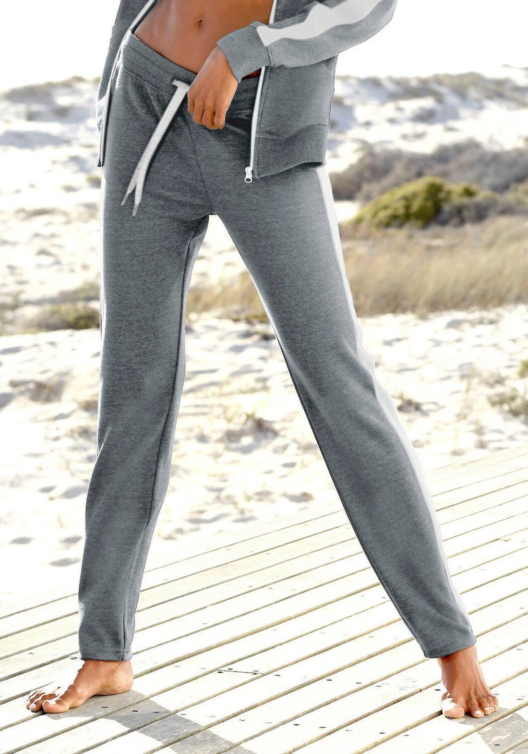 Спортивные брюки Bench Lounge, цвет stone weiß
Спортивные брюки Bench Lounge, цвет stone weiß