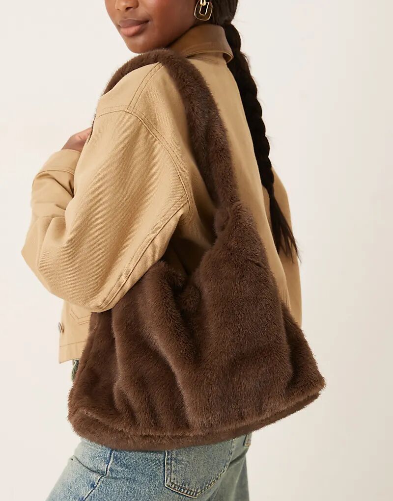 Сумка через плечо Accessorize из искусственного меха шоколадного цвета
Сумка через плечо Accessorize из искусственного меха шоколадного цвета