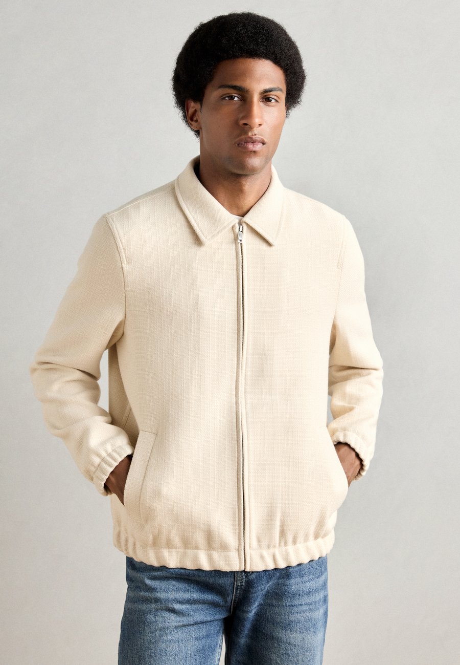 Куртка Lindbergh TEXTURED ZIP THROUGHT JACKET, Off White/Off-White
Куртка Lindbergh TEXTURED ZIP THROUGHT JACKET, Off White/Off-White