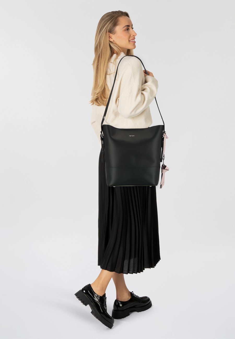 Сумка Picard LEVANTE 37 CM, Schwarz/Black
Сумка Picard LEVANTE 37 CM, Schwarz/Black