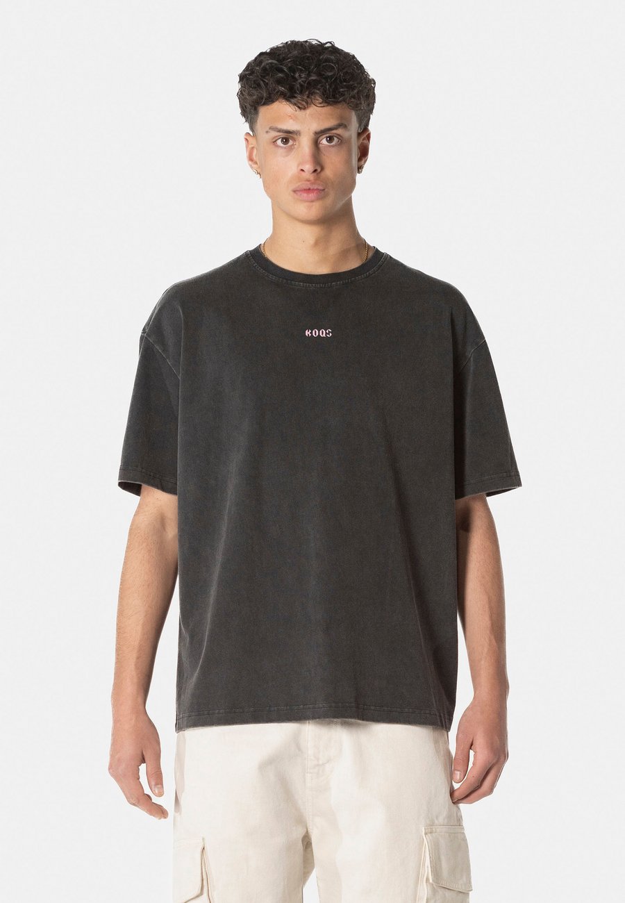 Футболка KOQS Basic T-shirt, Stone Wash/Anthracite, Черный, Футболка KOQS Basic T-shirt, Stone Wash/Anthracite
Футболка KOQS Basic T-shirt, Stone Wash/Anthracite, Черный, Футболка KOQS Basic T-shirt, Stone Wash/Anthracite