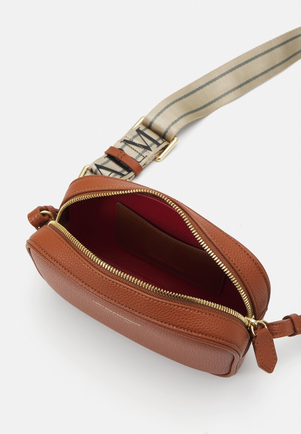 Сумка через плечо Camera Bag Emporio Armani, cuoio/rosso
Сумка через плечо Camera Bag Emporio Armani, cuoio/rosso