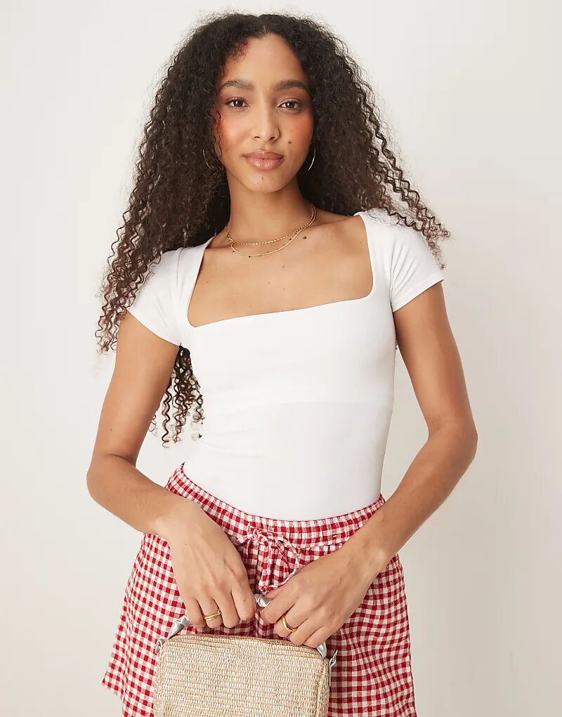 Жилет Free People с чистыми линиями и спиной-борцовкой белого цвета
Жилет Free People с чистыми линиями и спиной-борцовкой белого цвета