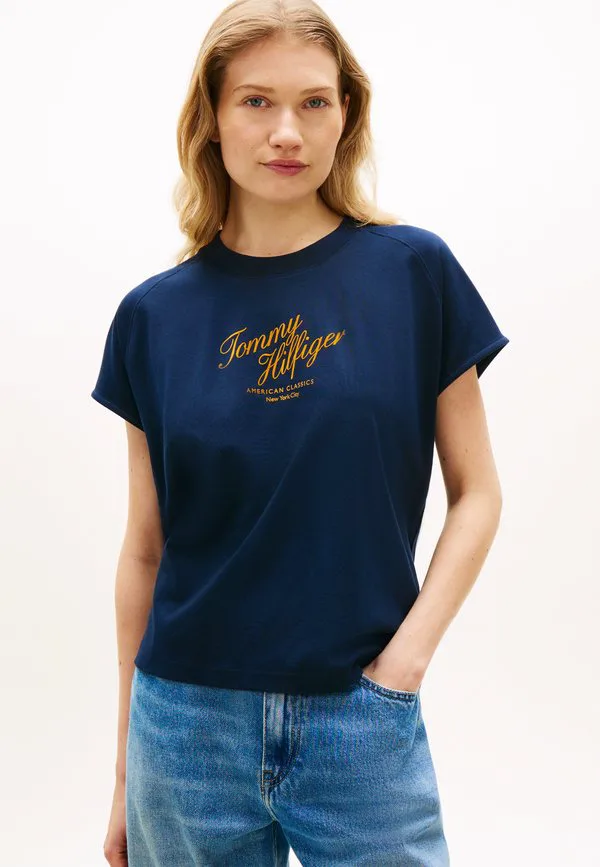 Футболка с короткими рукавами и принтом, свободный крой. Tommy Hilfiger, Dark Night Navy, Синий, Футболка с короткими рукавами и принтом, свободный крой. Tommy Hilfiger, Dark Night Navy
Футболка с короткими рукавами и принтом, свободный крой. Tommy Hilfiger, Dark Night Navy, Синий, Футболка с короткими рукавами и принтом, свободный крой. Tommy Hilfiger, Dark Night Navy