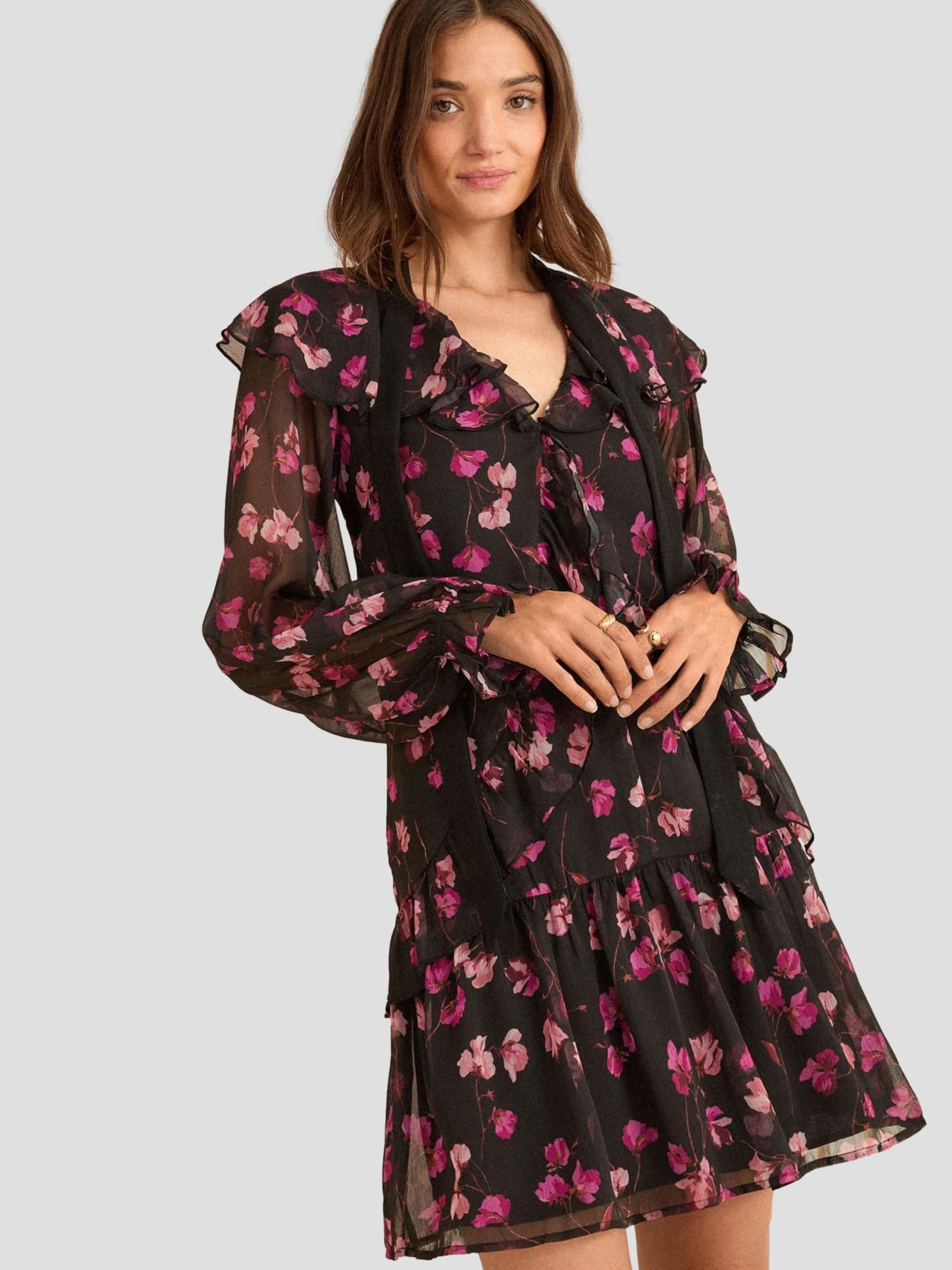 Love & roses Платье в черном цвете
Love & roses Платье в черном цвете