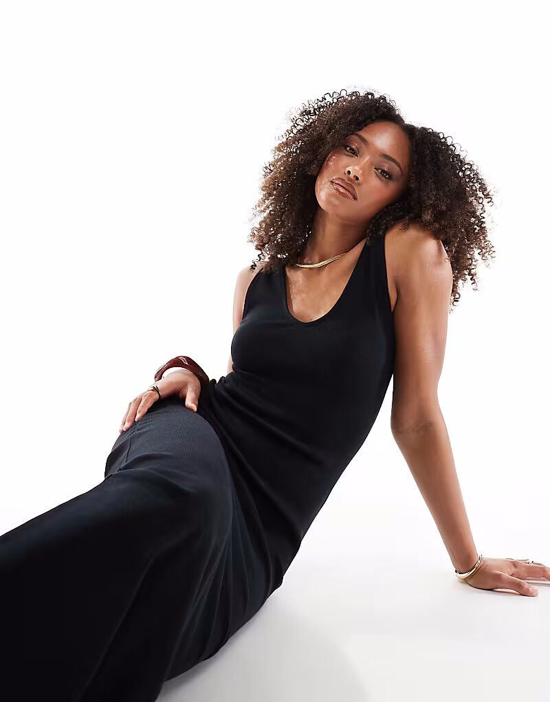 Платье мидакси ASOS DESIGN без рукавов с V-образным вырезом черного цвета
Платье мидакси ASOS DESIGN без рукавов с V-образным вырезом черного цвета