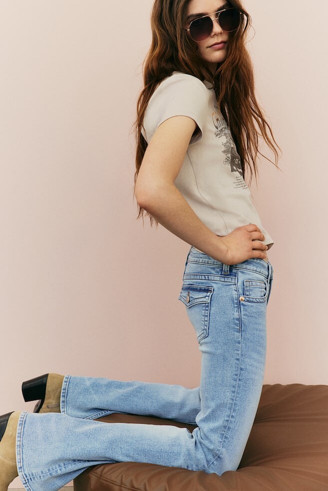 Расклешенные джинсы с низкой посадкой H&M, голубой
Расклешенные джинсы с низкой посадкой H&M, голубой