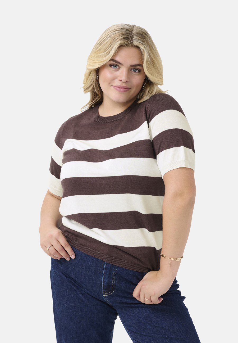 Футболка Kaffe Curve STRIPED, Fudge Chalk Wide Stripe/Brown, Коричневый, Футболка Kaffe Curve STRIPED, Fudge Chalk Wide Stripe/Brown
Футболка Kaffe Curve STRIPED, Fudge Chalk Wide Stripe/Brown, Коричневый, Футболка Kaffe Curve STRIPED, Fudge Chalk Wide Stripe/Brown